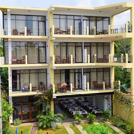 Chaaya Inn Hotel Hikkaduwa Esterno foto