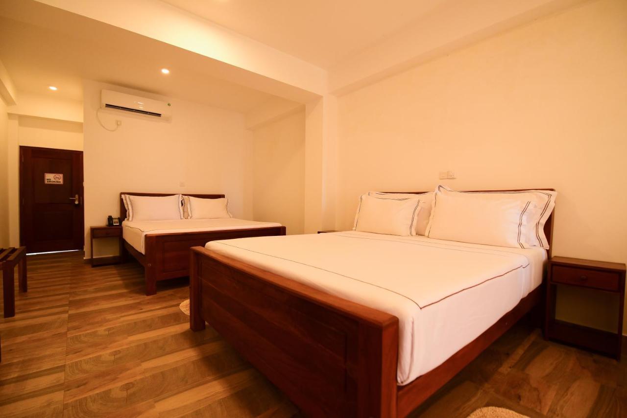 Chaaya Inn Hotel Hikkaduwa Esterno foto