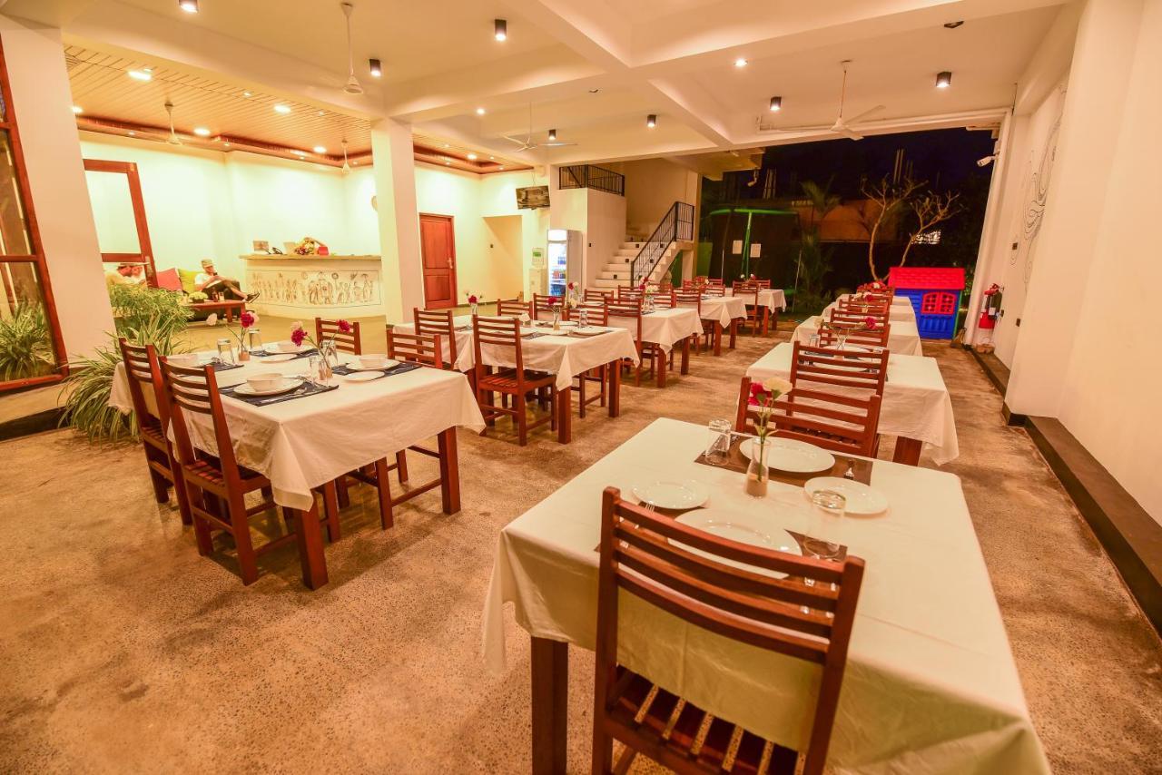 Chaaya Inn Hotel Hikkaduwa Esterno foto