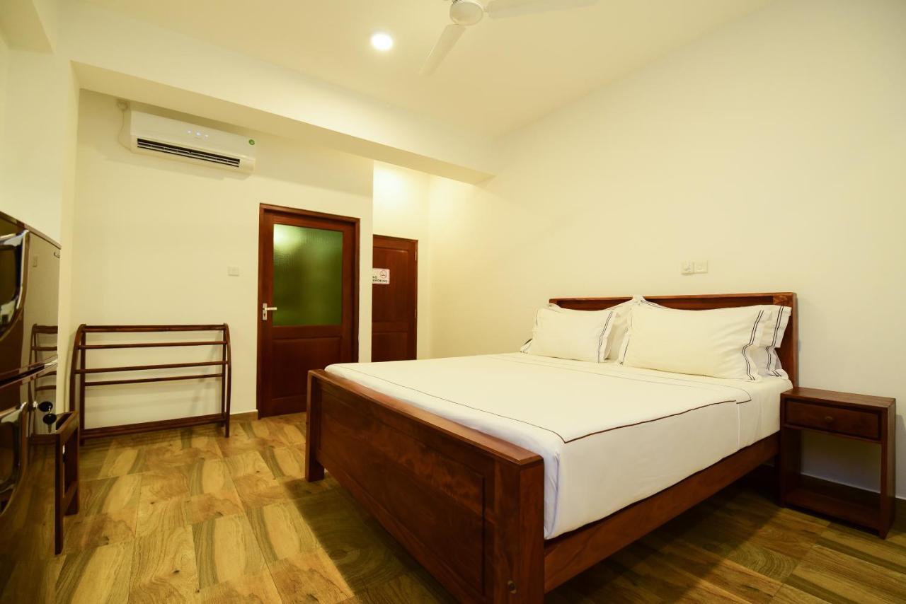 Chaaya Inn Hotel Hikkaduwa Esterno foto